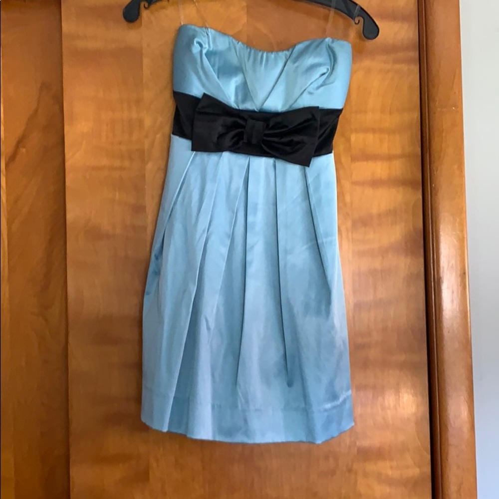 Flowy and strapless light blue and black bow